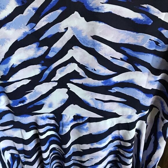 Torrid Short sleeve black blue Peplum top blouse Size 1= 1X - Picture 3 of 5